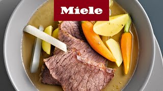 Fleisch im Dampfgarer  Gerätepräsentation  Miele [upl. by Fredelia250]