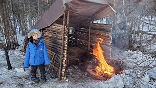 Bushcraft Survival Shelter  No Tent No Sleeping Bag Winter Camping [upl. by Nnarual]