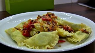 RavioliTeigtaschen in Tomatensauce mit FleischfüllungItalienische Teigtaschen [upl. by Guinn]